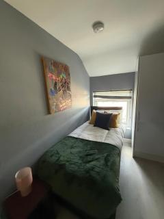 1BR Flat in the Heart of Bedford - 2