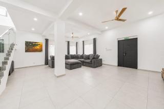 Crown Luxury Apartments - 1