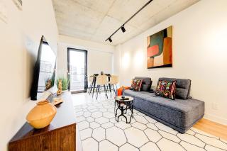 Urban Montreal 1BR Stay Near Bell Centre - 0