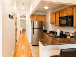 Chic Spacious 1-Bedroom Apartment in Manhattan - 9