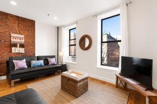 Chic Spacious 1-Bedroom Apartment in Manhattan - 2