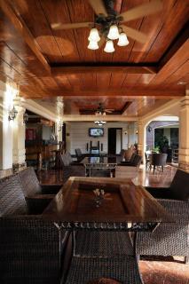 Charina's Suite Hotel - 6