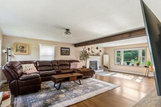 4 Mi to Lake! Spacious Oxford Home w/ Pool - 8