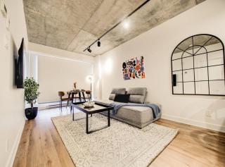 Elegant 1BR Montréal - Steps from Old Port - 0