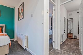 3-Bed Coventry Home, Free Parking, Near CBS Arena - 1