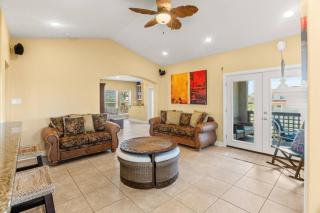 Brucie's Bungalow - 3