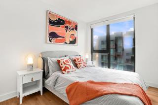 Warm & Stylish 2BR - Montreal Getaway - Sleeps 6 - 8