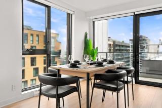 Warm & Stylish 2BR - Montreal Getaway - Sleeps 6 - 7