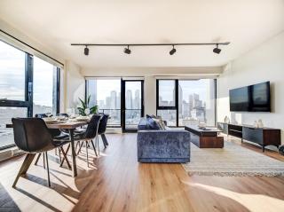 Premium 2BR Griffintown Penthouse - Near Metro - 7