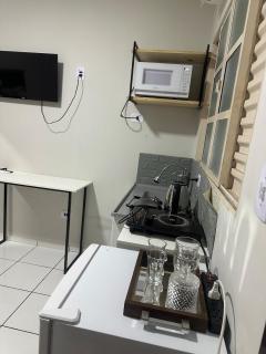 Quarto kitnet n 03 completo, banheiro, cozinha e garagem - 1
