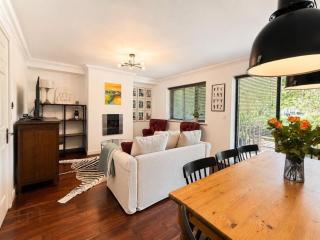 3 Bedrooms with Garden, The Coast, Dublin - 5