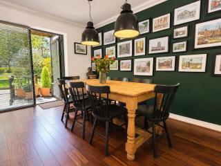 3 Bedrooms with Garden, The Coast, Dublin - 3