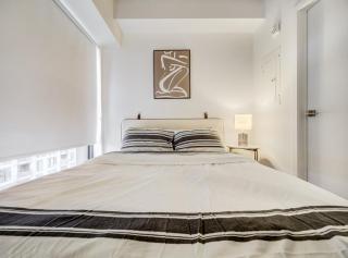 Stylish Luxury Studio - Prime Montreal Location - 8