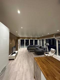 Spectacular high end apartment with amazing view - 9