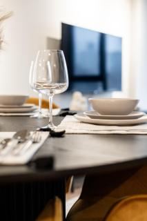 Chic 1BR Montréal - Steps from Bell Centre - 4