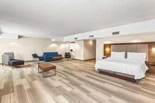 Holiday Inn Express & Suites Tacoma by IHG - 9