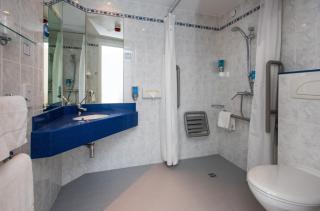 Holiday Inn Express Birmingham Oldbury by IHG - 9