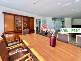 Ferienhaus Villa EMG Gelsenkirchen nah Essen Dortmund mit Pool und Garten für Familien Gruppen bis 21 Personen - 1