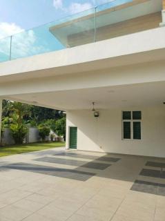 Luxe 5BR Villa in Klebang Melaka by Homevibez - 2