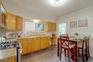 Cozy 3-Bedroom Home close to ISU & IWU, Sleeps 6 - 3