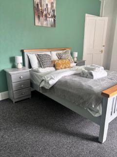 Oak House contractors and families welcome - 7