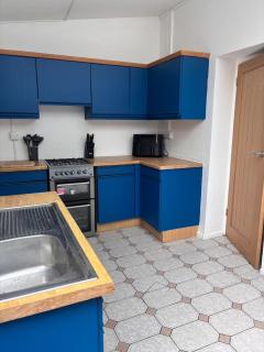 Oak House contractors and families welcome - 5