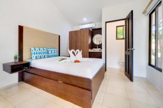 Step-Free Studio w/ Pool Access, Walk to Beach! - 3