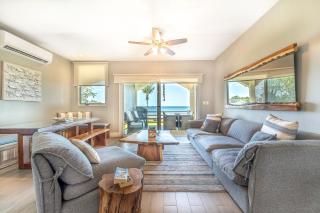 Playa Potrero Oceanfront: Balcony, Pool - 8