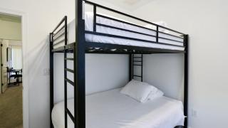 Boutique West Campus Retreat - 1