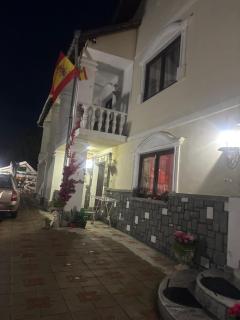 CAZARE LA ESPAÑOLA - 6