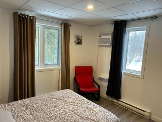 Couples pleasant Village getaway Queen Bed - 5