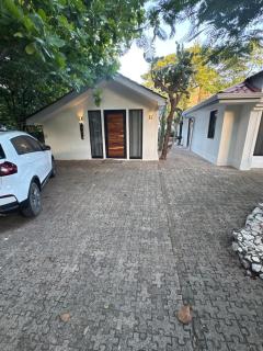 Private 1BR Retreat Queen Bed Pool Near El Coco Beach - 5