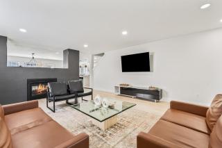 5 Bedroom house in prime location by the village - 8