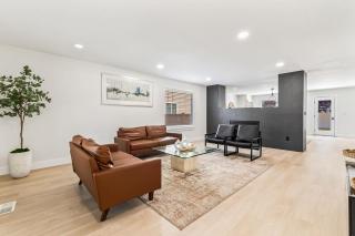 5 Bedroom house in prime location by the village - 9