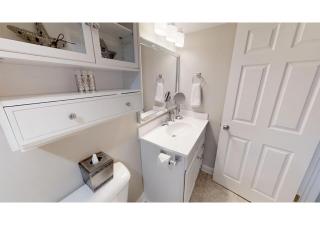 Cozy 2 Bedroom 1 Bath Condo near Eden Park - 4