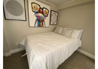 Cozy 2 Bedroom 1 Bath Condo near Eden Park - 1