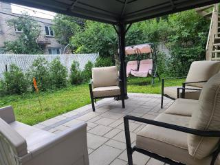 Cozy Montreal Retreat - Shops - walk to everything - 7