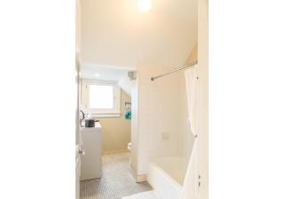 Exquisite 3 Bdrm 2 Bath near Eden Park - 4