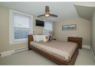Grand Historic 2 Bedroom Apartment - 3