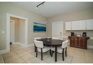 Grand Historic 2 Bedroom Apartment - 2