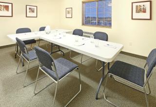 Candlewood Suites Fayetteville by IHG - 8