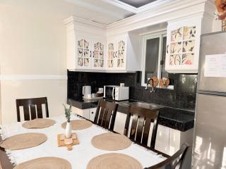 3BR with Movie Stay in Vista Mall Malolos by Casa Bella de Provence - 4