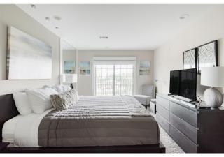 Penthouse Style Condo with City View - 9