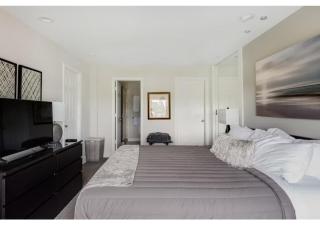 Penthouse Style Condo with City View - 4