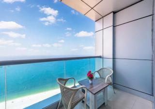 Luxurious Beachfront Modern Ocean View - 9
