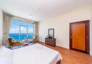 Luxurious Beachfront Modern Ocean View - 3