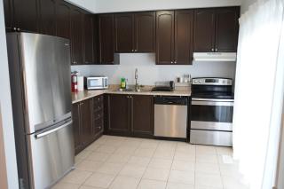 Charming GTA Retreat Near Airport and Wonderland - 0