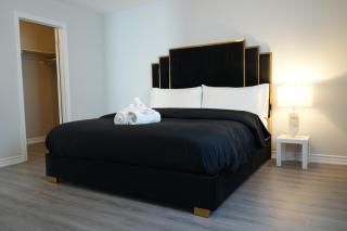 Charming GTA Retreat Near Airport and Wonderland - 0