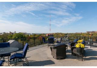 Retro Modern 2 Bdrm 2 Bath Condo near to Eden Park - 2