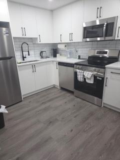 Cozy 2 bedroom basement apartment - 8